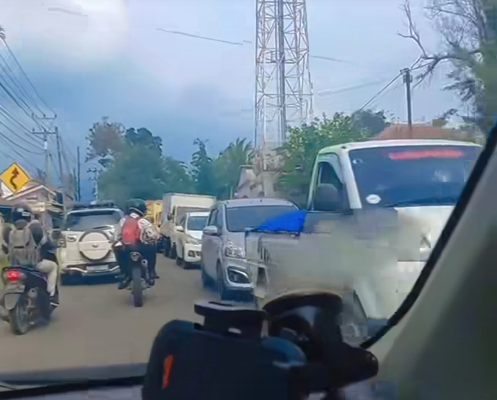 Jalan Rusak di Cigasong - Cikijing Majalengka Diperbaiki, Wagub Uu Malah Minta Maaf, Oh Ternyata