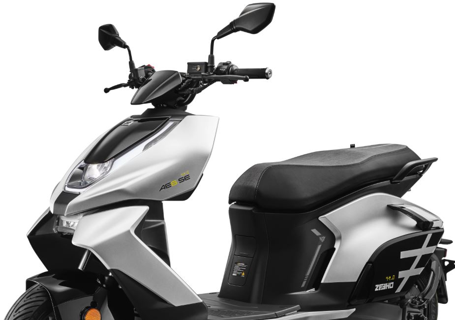 Motor Listrik Zeeho AE8 Buatan China Ini, Punya Body Maxi Bisa Angkut 120 Kg & Tempuh Jarak 190 Km