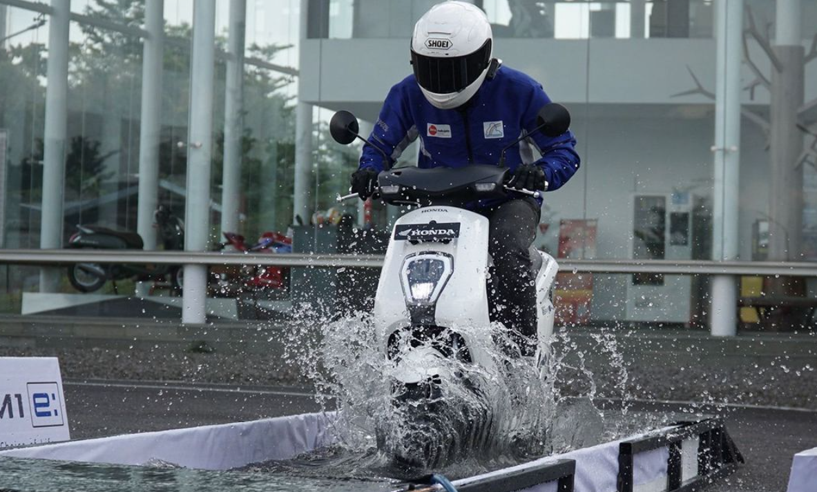 5 Rekomendasi Motor Listrik Tahan Banjir dan Hujan, Berani Terabas Tanpa Khawatir Korsleting Listrik