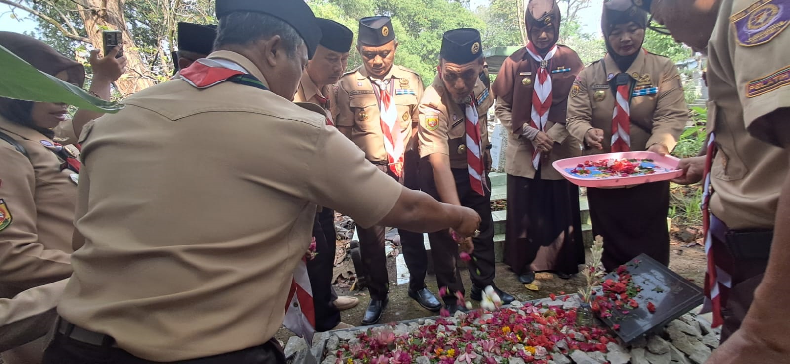Kwarcab Majalengka Ziarah Kubur ke Makam Tokoh Pramuka