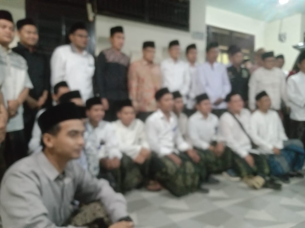 KH Said  Aqiel Sedot Warga Heuleut dan Alumni Santri Pontren Kempek Cirebon Halal Bihalal 