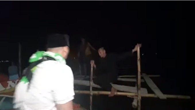 Video Sempat Mati, Pria Trah Sunan Gunung Jati Ini Lawan 69 Dukun Santet di Tengah Laut