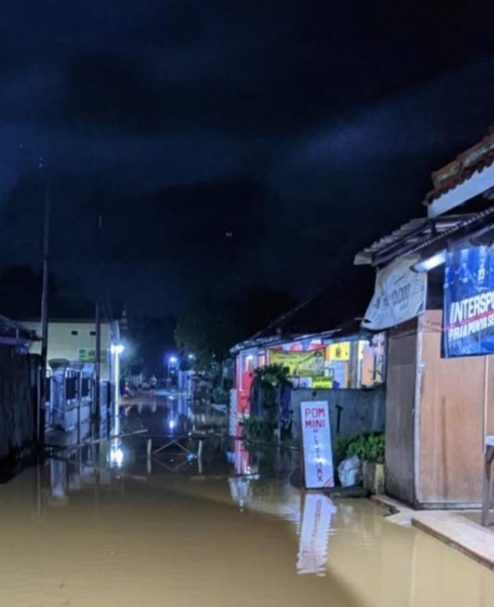 Dawuan Siaga 1,  Banjir Merendam Permukiman dengan Ketinggian Air Mencapai 50 Cm