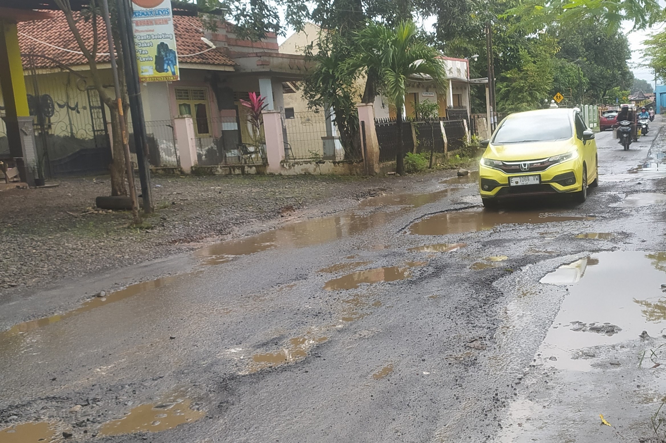 Kerusakan Jalan di Majalengka Semakin Meluas, Jalur Desa Palasah menuju Desa waringin 