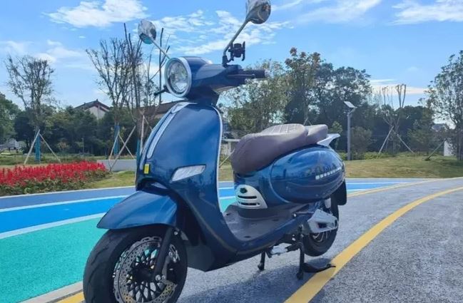 Dapat Motor Listrik Mirip Vespa Mulai 10 Juta? Berikut 3 Tabel Simulasi Angsuran Kreditnya