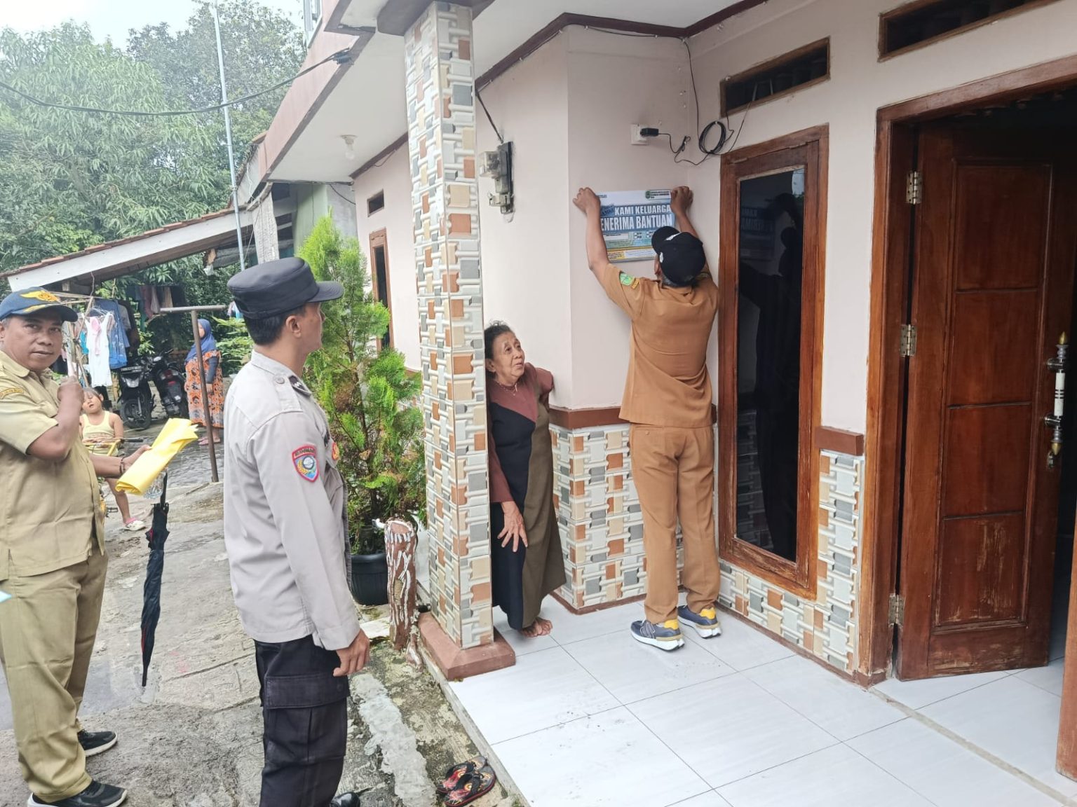 Polisi Kawal Stiker KPM di Majalengka, Bupati Eman Perketat Transparansi Data Bansos