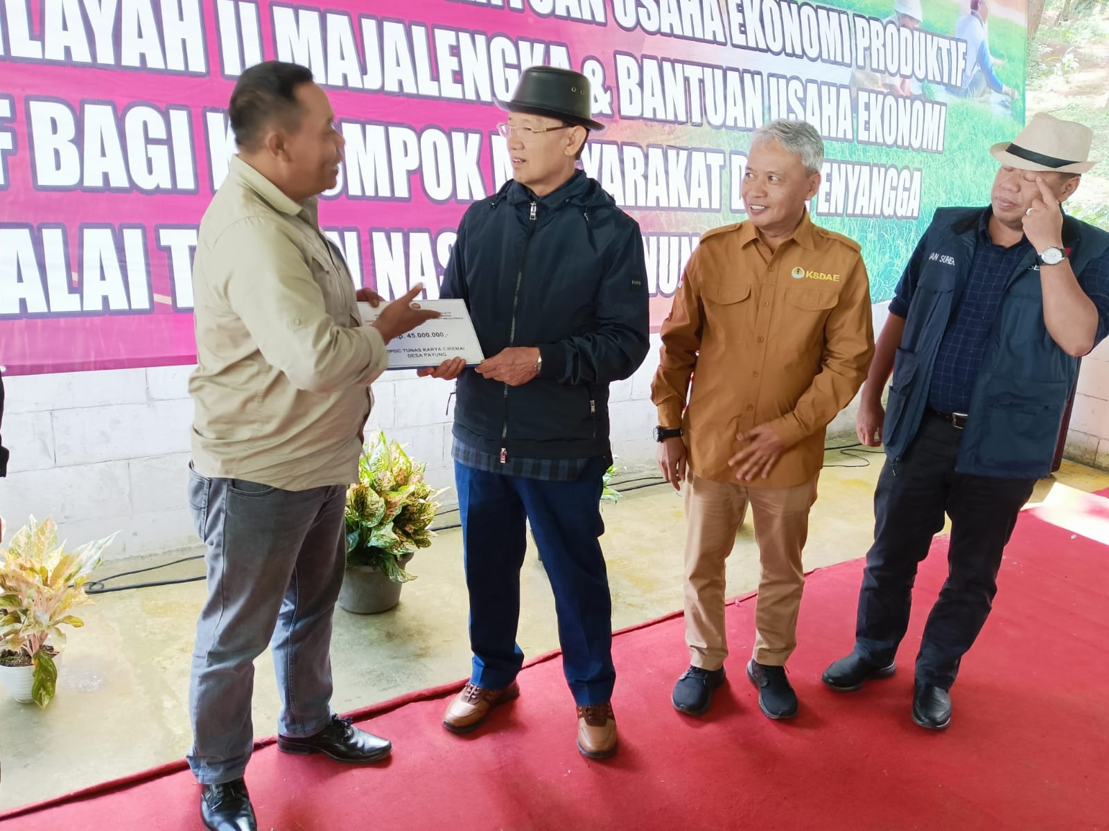 Bupati Apresiasi Bantuan Balai TNGC kepada 17 Desa