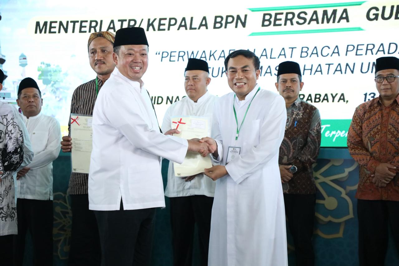 Jelang Natal, Romo Wahyu Terima Sertipikat Gereja Katolik Fransiskus Asisi dari Menteri ATR/BPN