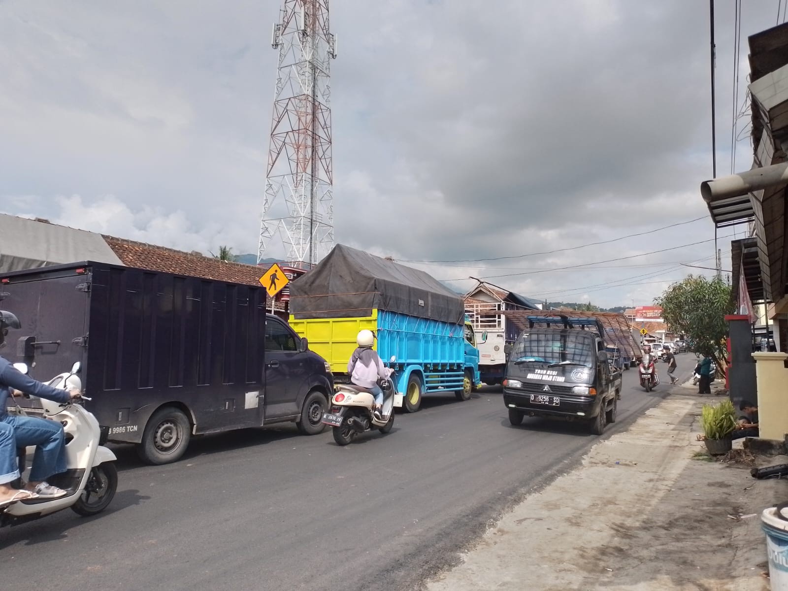 Adanya Perbaikan Jalan, Jalur Cigasong-Talaga Macet