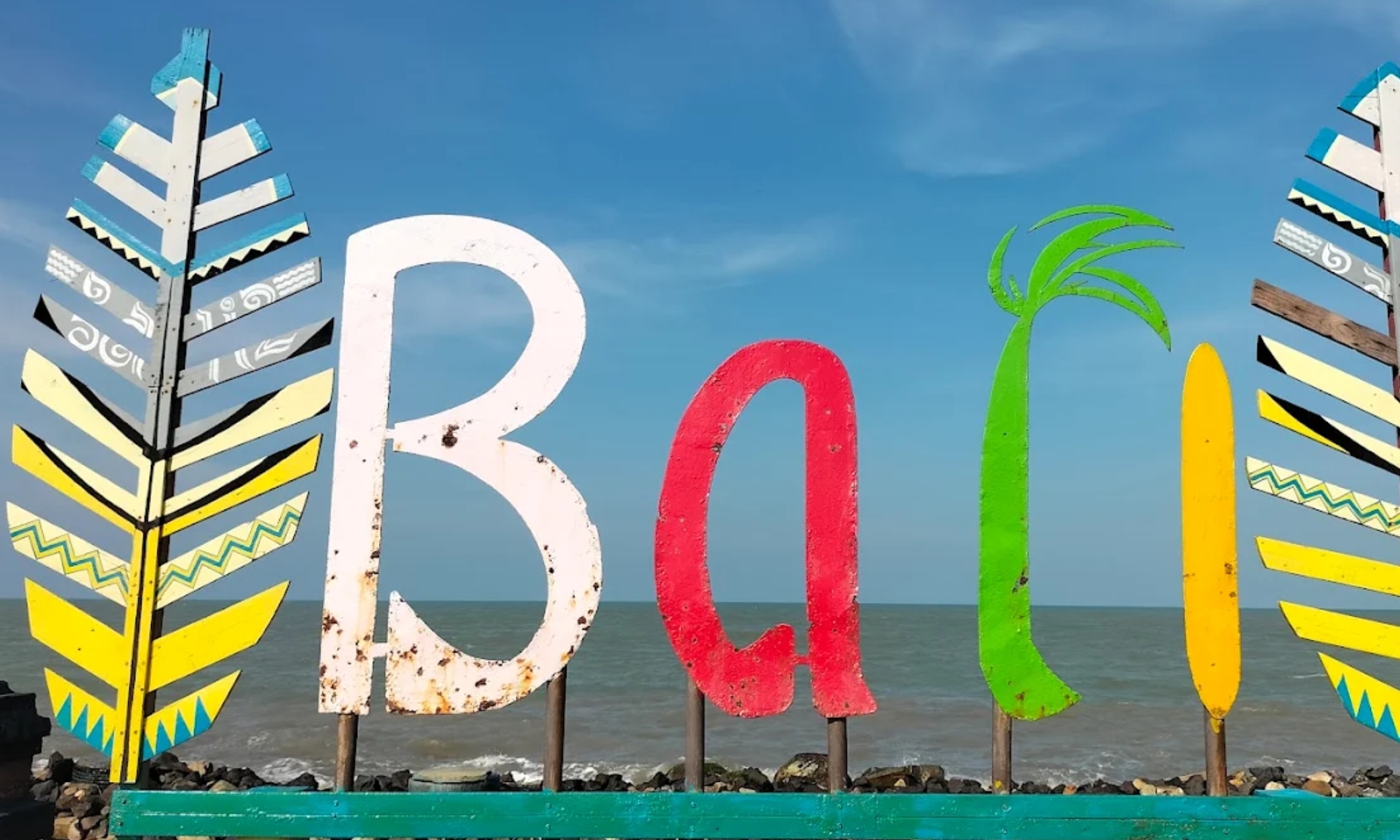 Pantai Balongan Indah, Wisata dengan Ikon Bali di Indramayu