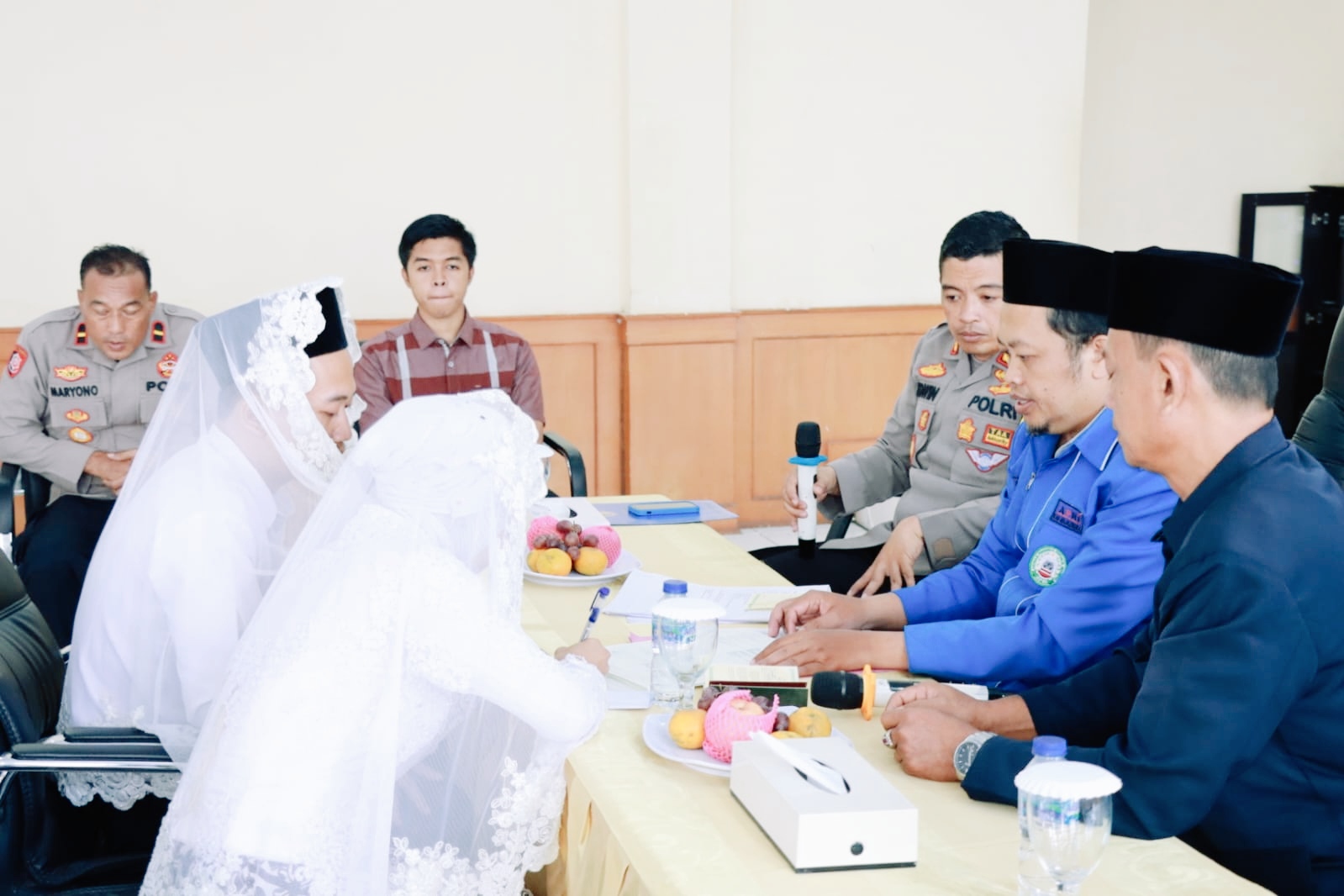 Setelah Sah Kembali Ditahan, Tersangka Pembuangan Bayi Dinikahkan di Kantor Polisi 