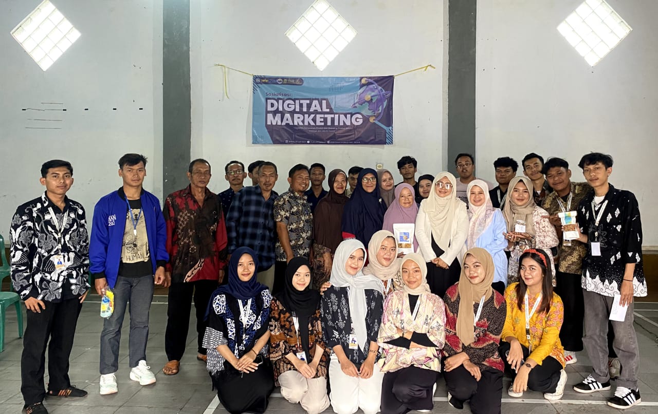 Bangun Ekonomi Desa, Mahasiswa KKN-T Unma Gelar Seminar Digital Marketing di Desa Singkup