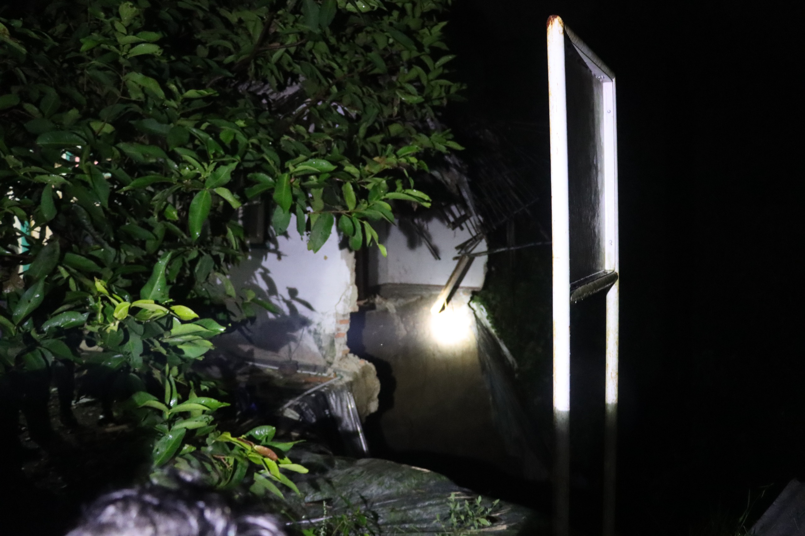 Kapolres Majalengka Tinjau Abrasi Sungai Ciwaringin, Warga Desa Sepat Diminta Waspada