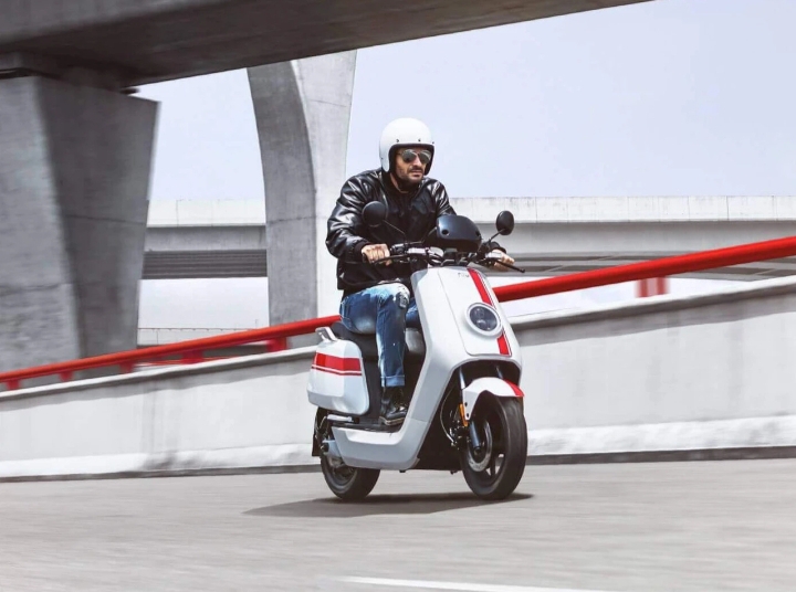 Ideal Buat Harian, 5 Pilihan Motor Listrik Hemat Baterai & Jarak Tempuh Tembus 170 KM, Worth It Dibeli di 2026