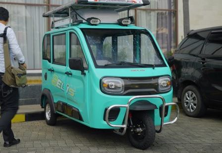Gak Keujanan dan Ada AC, Berikut Simulasi Angsuran Motor Listrik Roda 3 Tertutup Selis Bromo