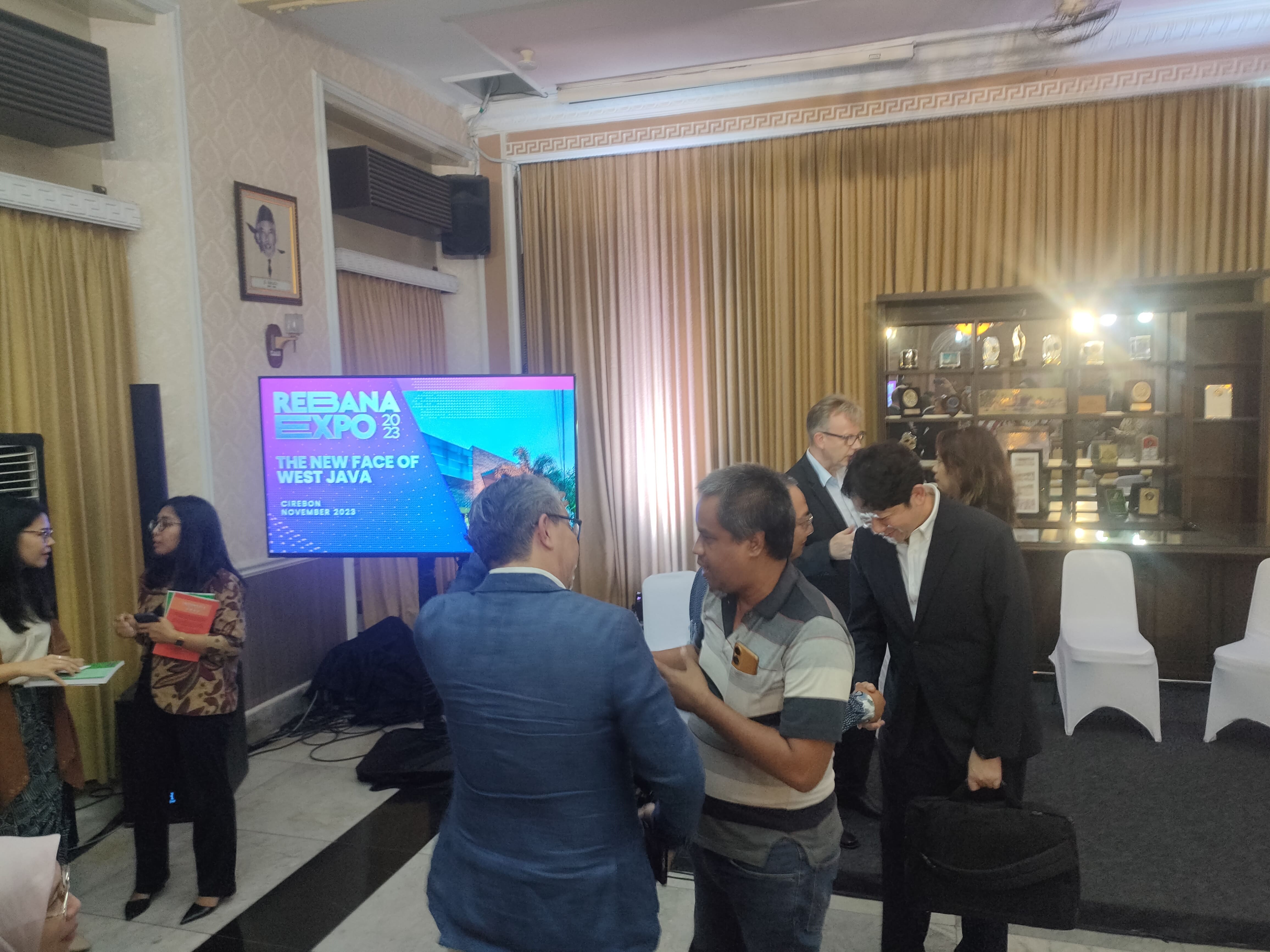 Caleg DPR RI Heru Subagia Singgung Otonomi Provinsi Cirebon di Ajang Rebana Expo 2023