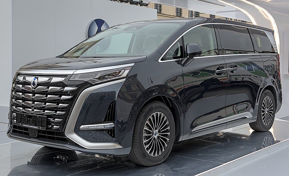 Denza D9 Masuk Indonesia! Ternyata Harga MPV Mewah Ini Lebih Murah dari Alphard