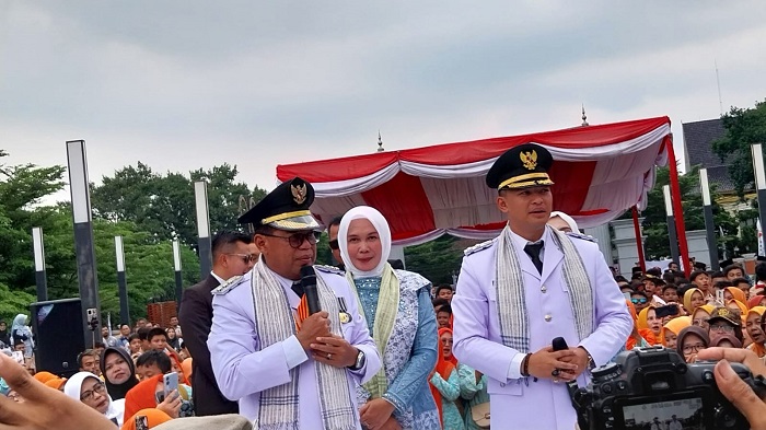 Resmi Dilantik, Eman dan Dena Siap Melayani Masyarakat