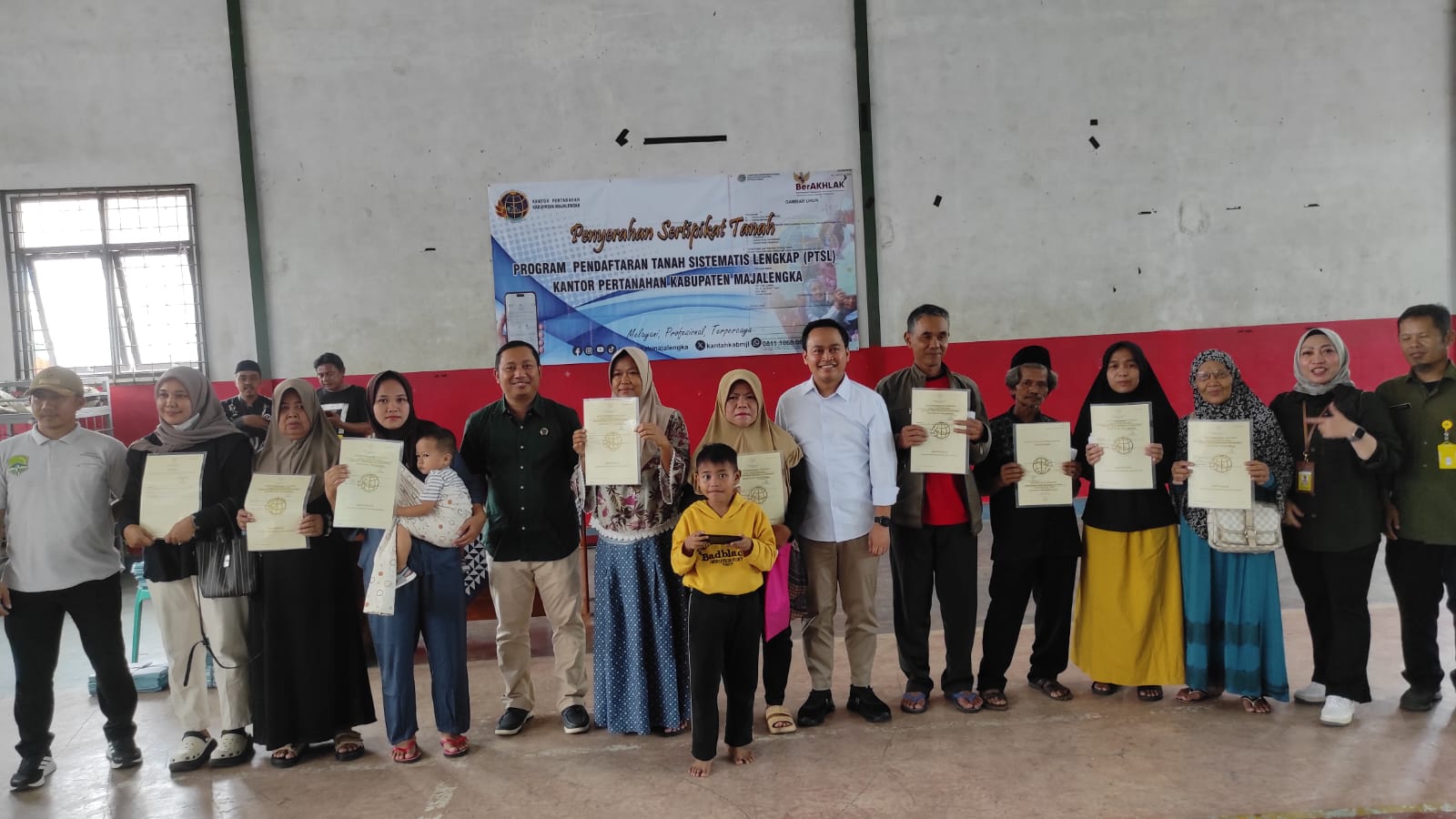 BPN Majalengka Serahkan 384 Sertifikat Tanah PTSL di Rajagaluh Kidul, Target Nasional Tercapai 15 Ribu Bidang