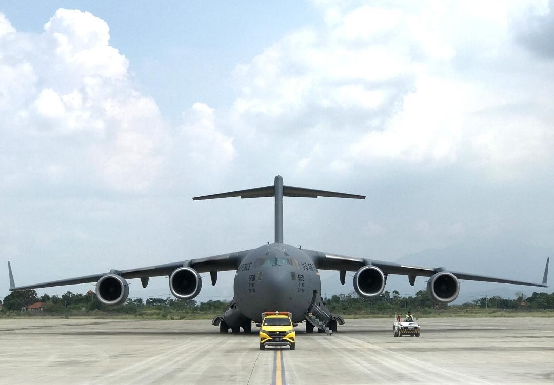 Momen Saat Pesawat Ukraina, Rusia dan Amerika Mendarat di Bandara Kertajati, Ada yang Bawa Pasukan