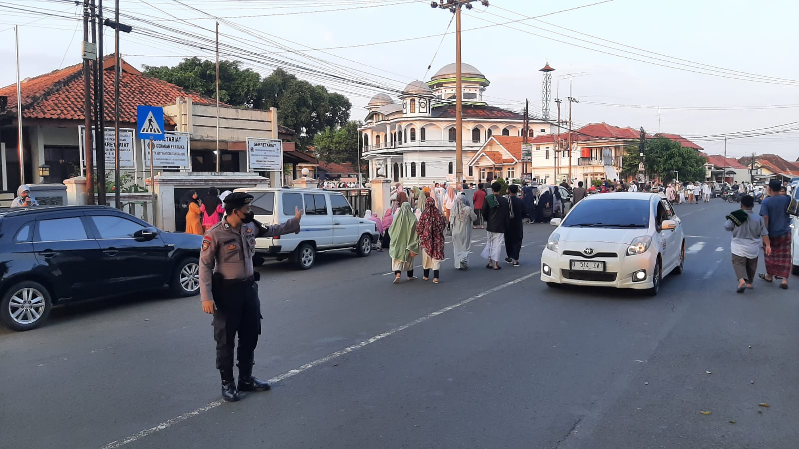 Berikan Rasa Nyaman Disaat Ibadah Shalat  Idul Fitri 1444 H, Polres Majalengka Terjunkan Ratusan Personil Laku