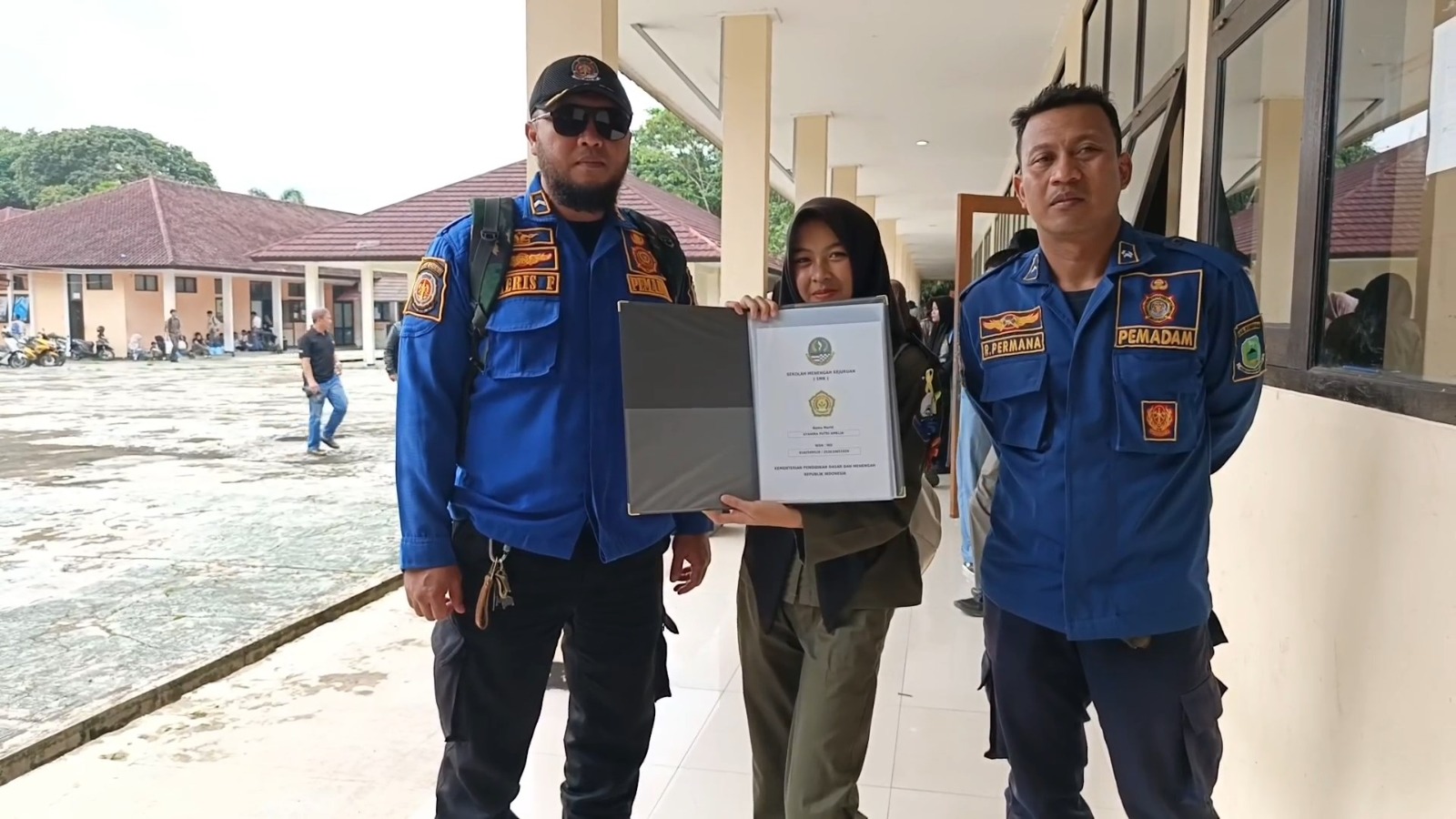 Pertama di Kuningan, Damkar Diminta Ambil Raport Siswi SMKN 1 karena Orang Tua Berhalangan