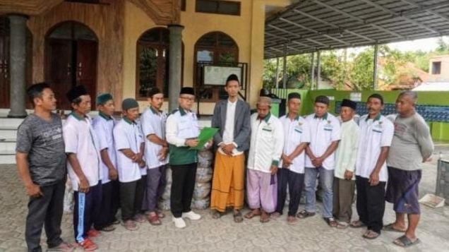 Desa Heubeulisuk Serahkan Zakat Pertanian ke Baznas Majalengka