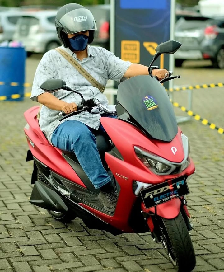 Musim Hujan Tetap Gas! Ini Daftar Motor Listrik Buatan Indonesia Tahan Air, Cocok Buat Harian & Ojol