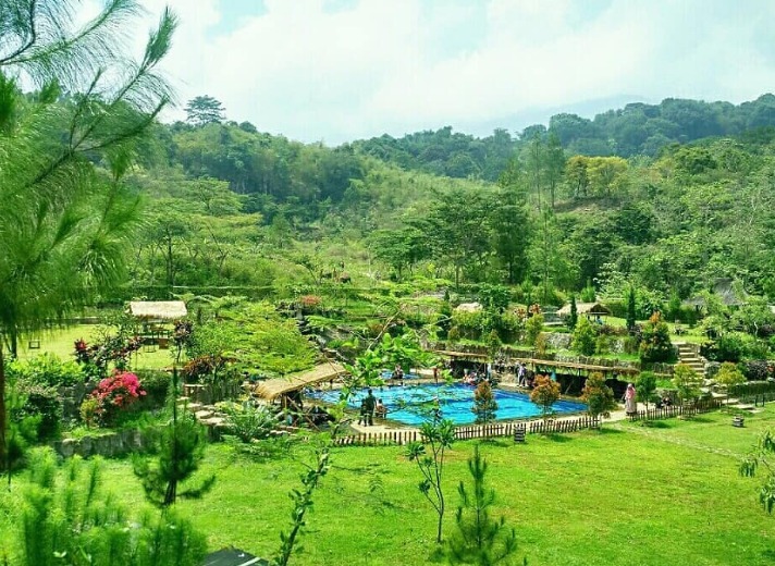 Berwisata Belajar Budaya Sunda dengan Pemandangan Alam yang Indah di Kampung Budaya Cibuntu, Kuningan