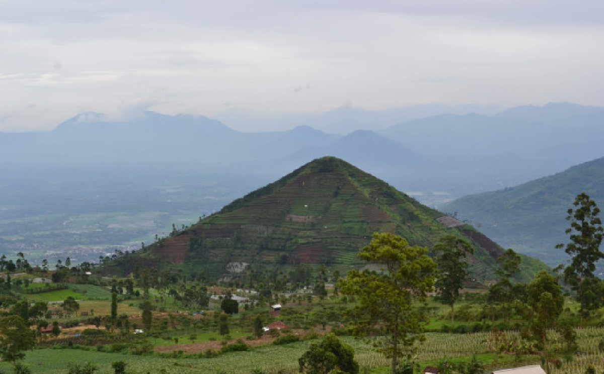 Menelusuri Misteri Gunung Padang, Sebuah Situs yang Disebut Piramida Tertua di Dunia