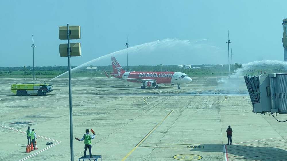 Mengenal Water Salute yang Sering Dilakukan di Bandara Kertajati, Pesawat Disiram Damkar