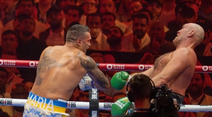 Oleksandr Usyk Jadi Raja Tinju Kelas Berat Tak Terbantahkan Usai Kalahkan Tyson Fury 