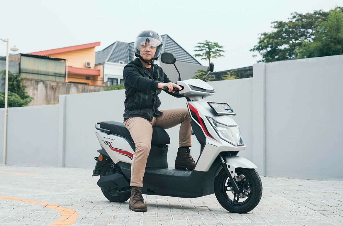 Motor Listrik Apakah Worth it Dibanding Motor Bensin? Simak Perbandingan dan Kelebihannya Berikut Ini