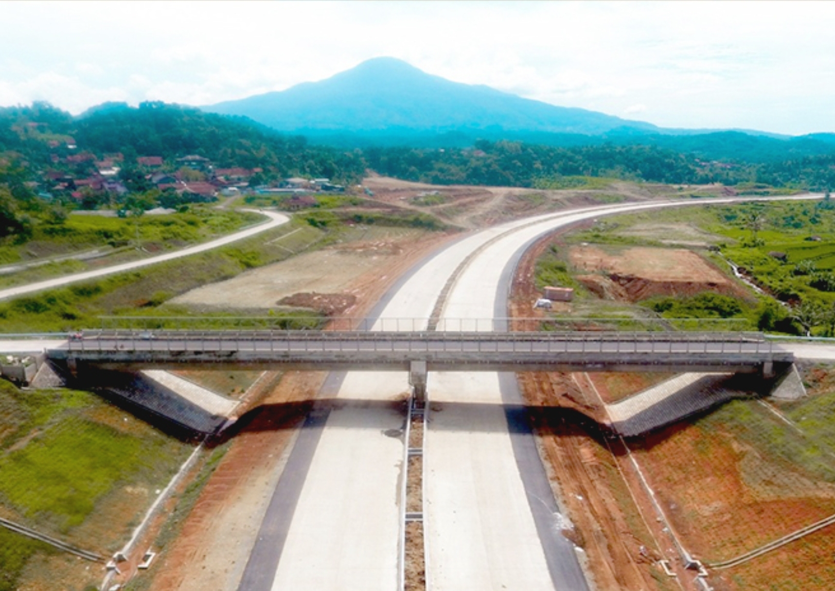 SIAP-SIAP! Tol Cisumdawu Dipakai Mudik Lebaran, Majalengka Bakal Padat, Pertemuan Arus Jakarta dan Bandung