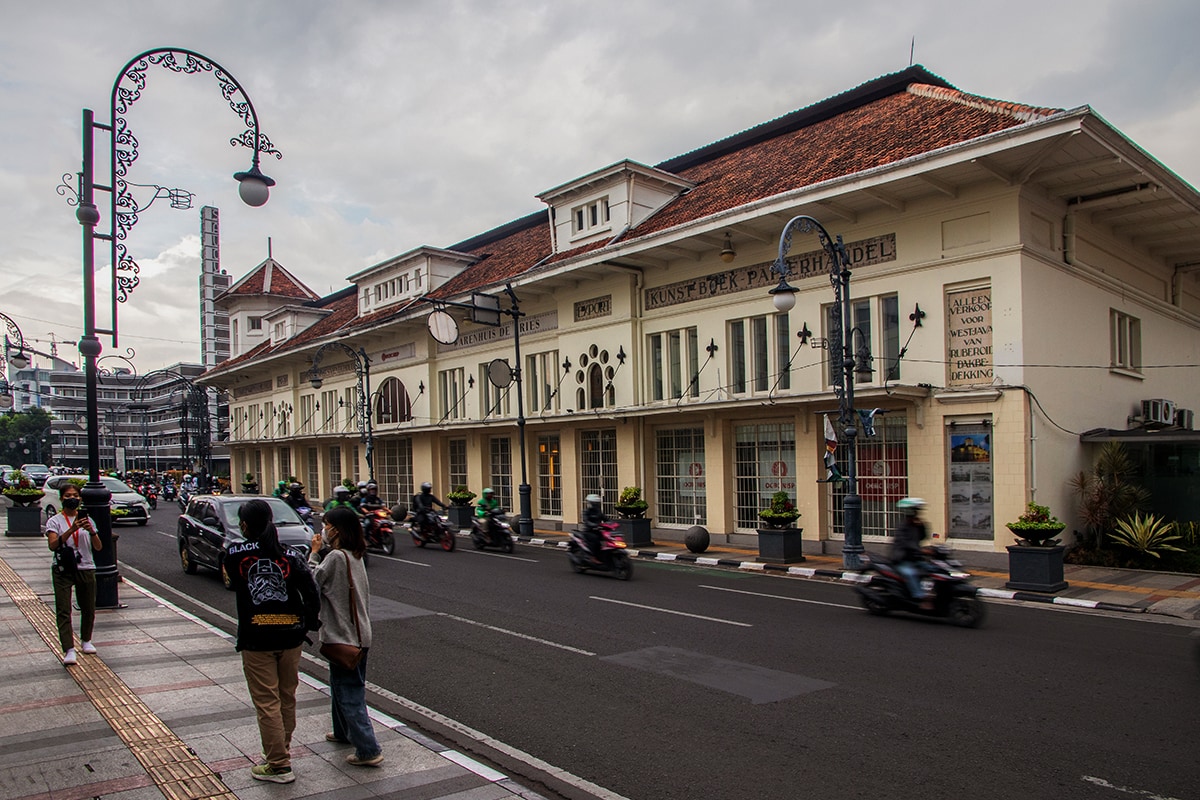 Berwisata di Jalan Braga: Perpaduan Nostalgia dan Kemeriahan di Bandung