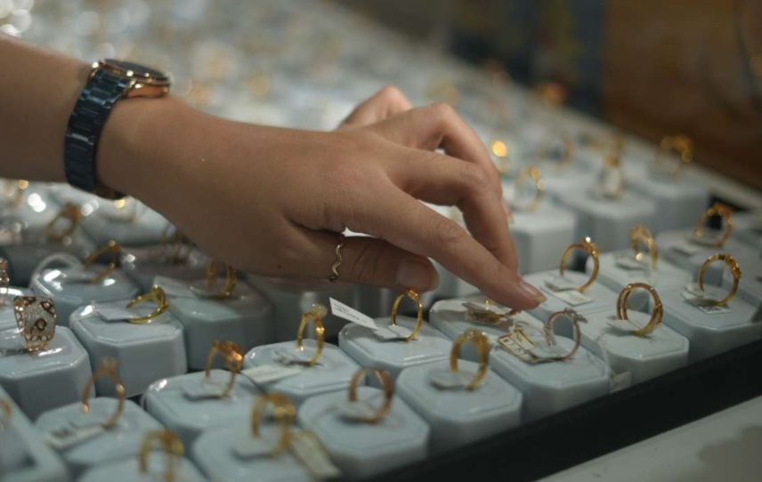 Cenderung Menguat! Segini Harga Emas Perhiasan Hari Ini Minggu 9 November 2025 Lengkap dengan Kadar Karat