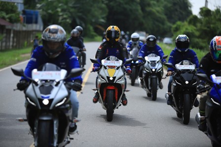 Bikers Yamaha di Jambi Nikmati Jajal All New R15 Connected Series Bersama Pembalap Berprestasi Mendunia