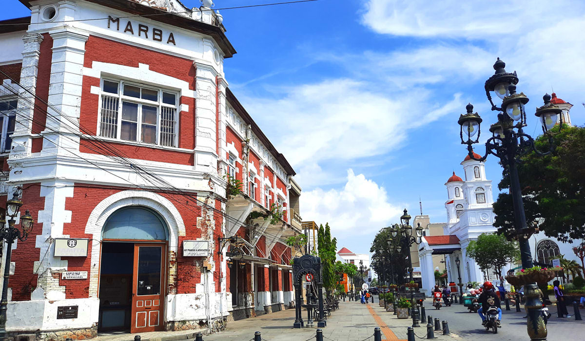 Berwisata Suasana Antik dan Bersejarah di Kota Lama Semarang