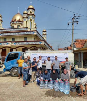 BRI Peduli, Salurkan Bantuan 1.800 Liter Air Bersih untuk Warga Cibodas
