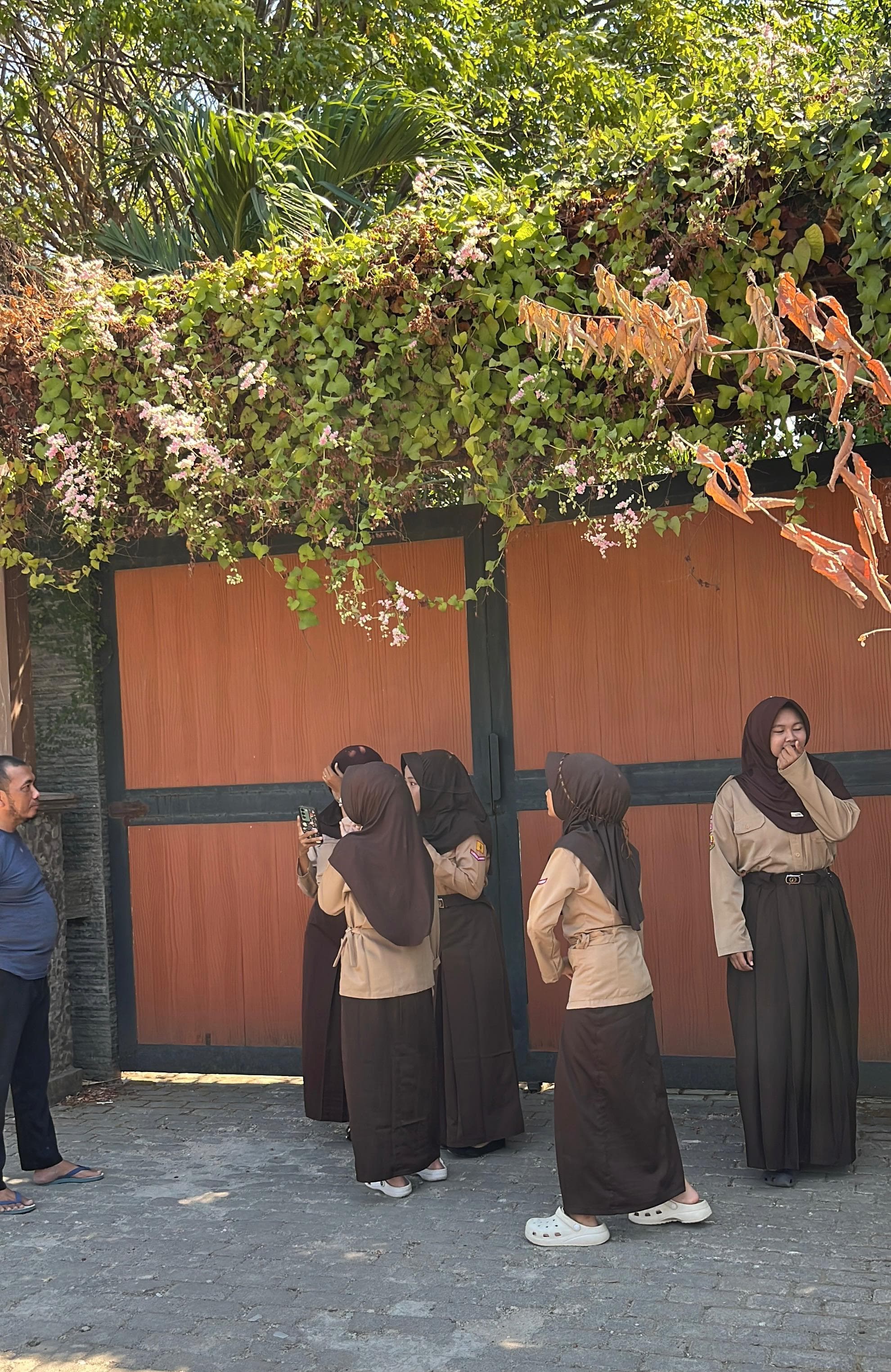 Viral Mirip Rumah Jokowi di Solo, Gerbang Rumah Dokter di Majalengka Ramai Didatangi Warga