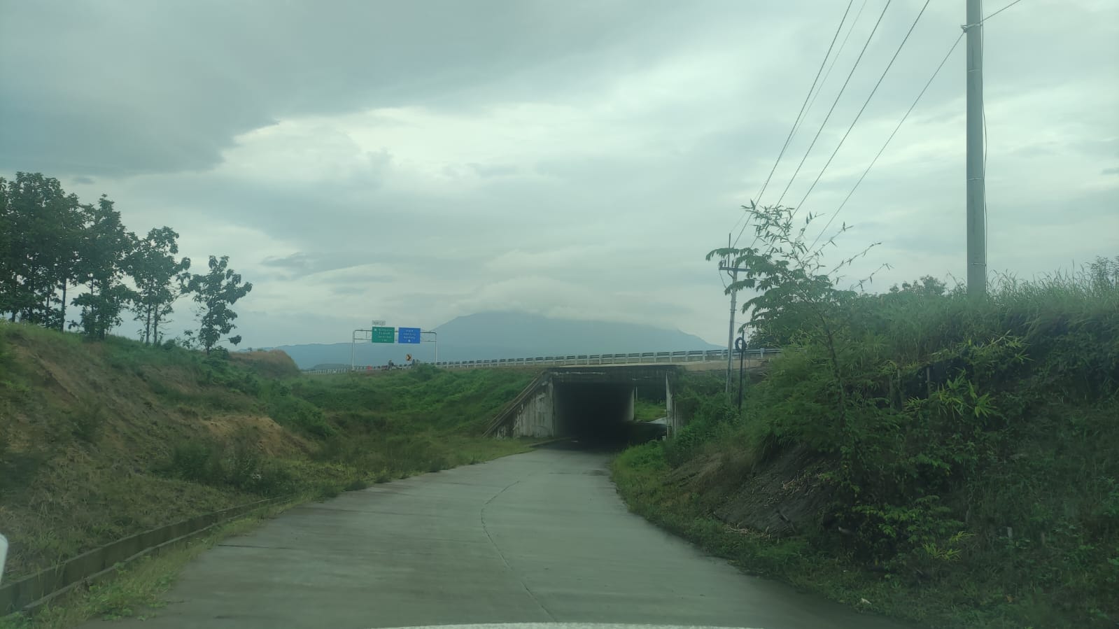SAYANG BANGET! Punya Exit TOL CISUMDAWU, Jalan Cikamurang Justru Rusak Parah sampai ke Indramayu