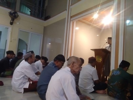 Warga Gelar Salat Gerhana Bulan Dilanjutkan Salat Subuh di Masjid Almanar Komplek PPI’ 92