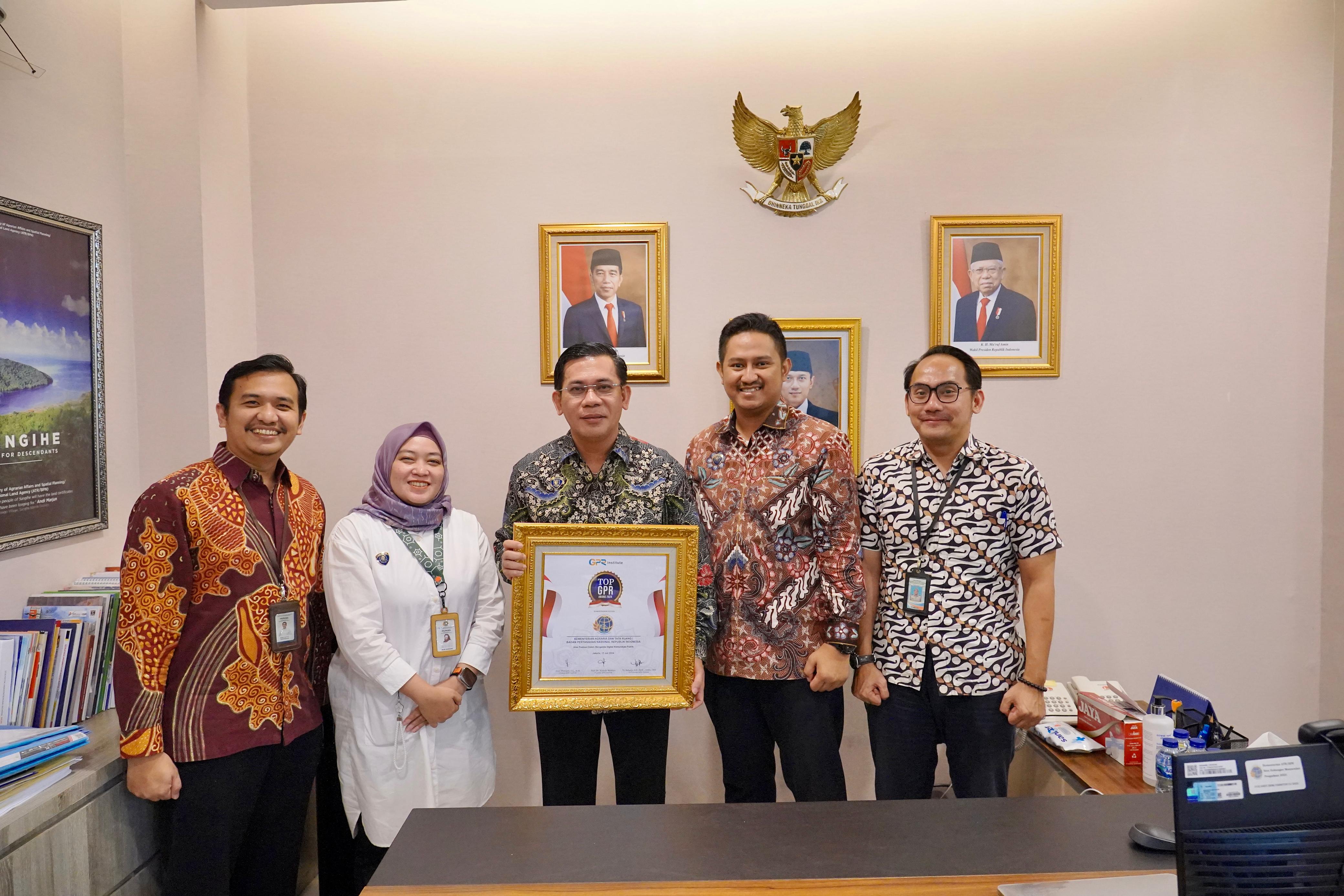 Kelola Komunikasi Publik dengan Baik, Kementerian ATR/BPN Terima Penghargaan Top GPR Award 2024