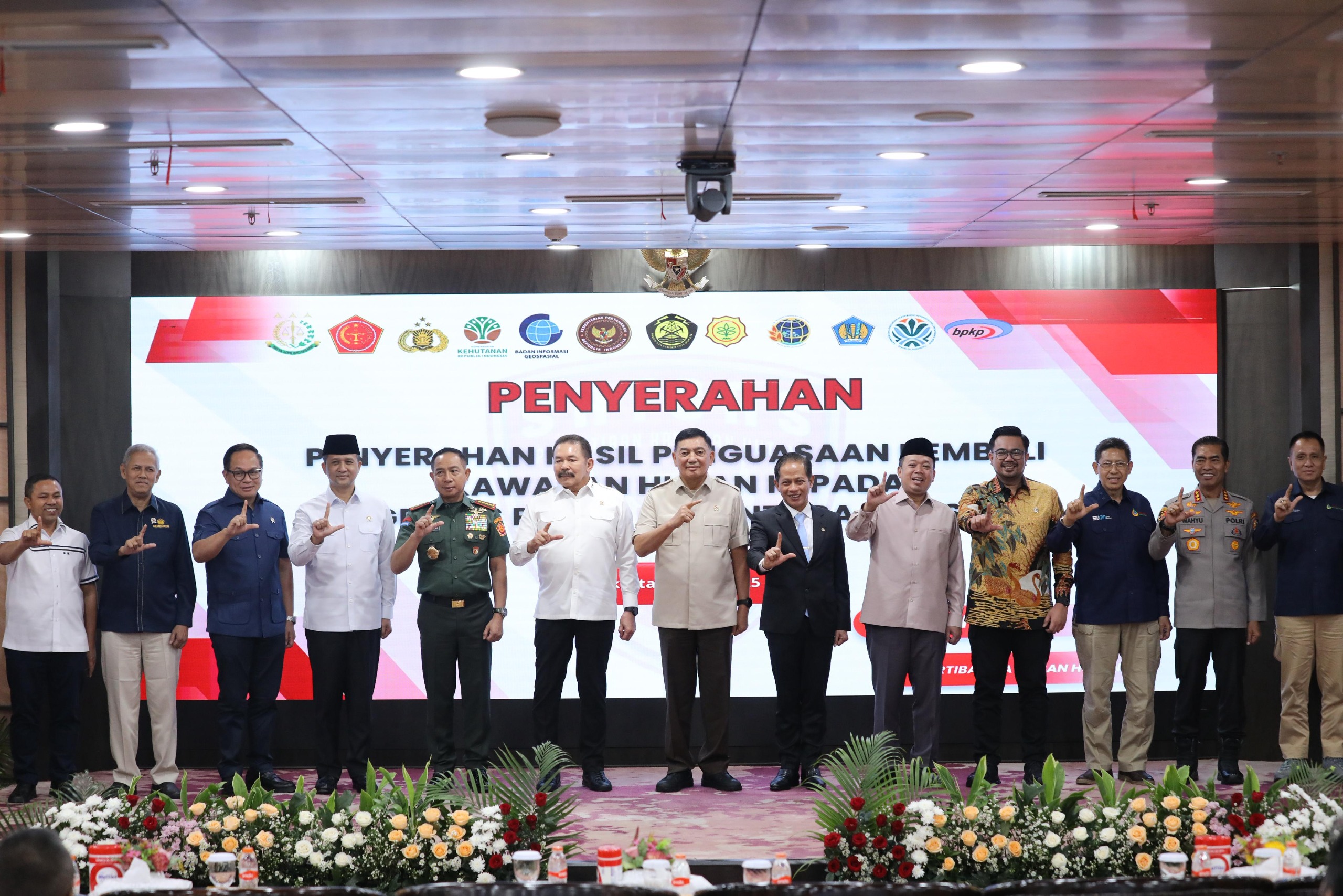 Menteri Nusron Evaluasi Sertipikat di TN Tesso Nilo untuk Dukung Reforestasi Kawasan Hutan Riau