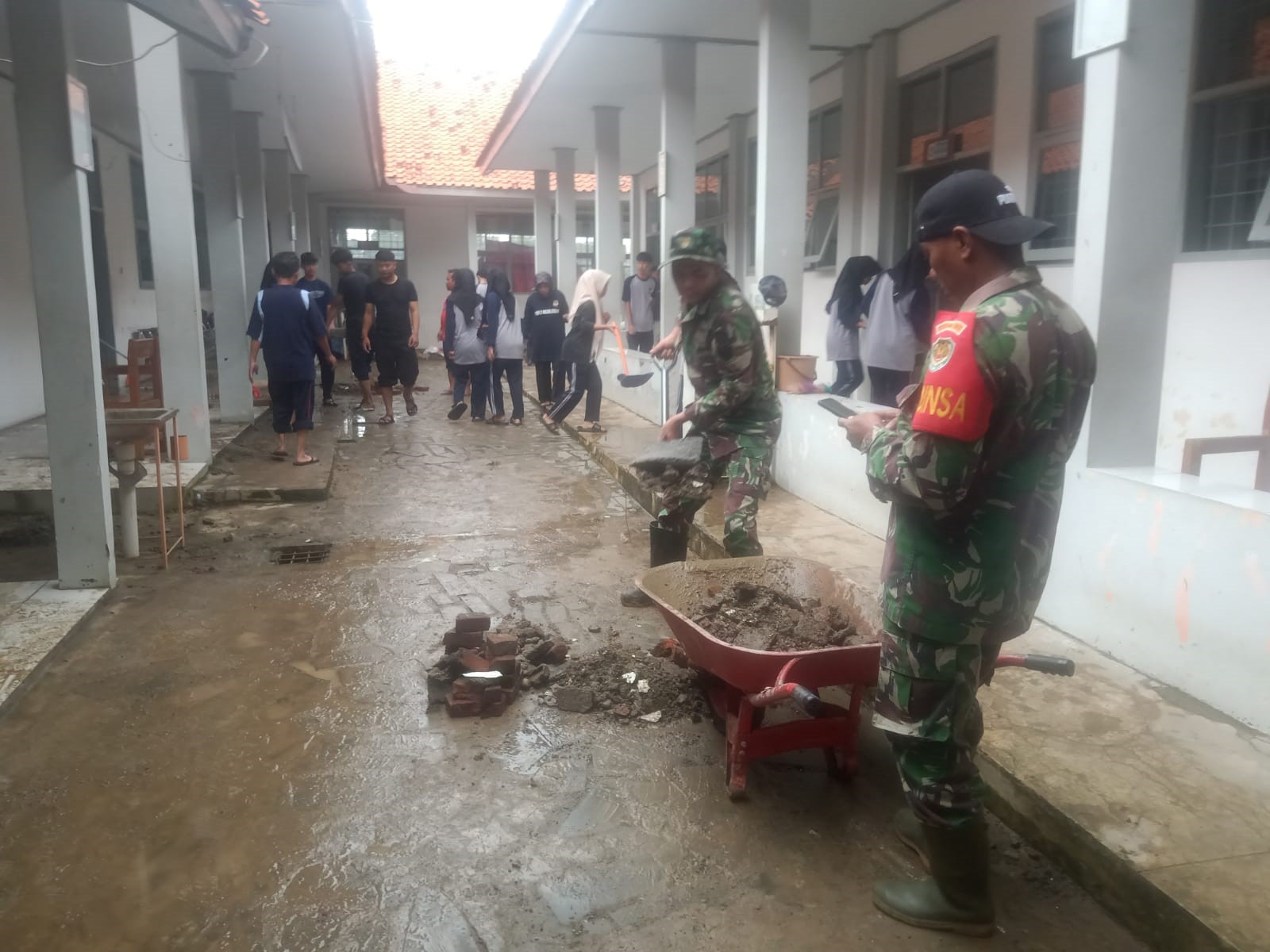 Diterjang Banjir Sejumlah Permukiman dan MAN 2 di Desa Cipinang Rusak