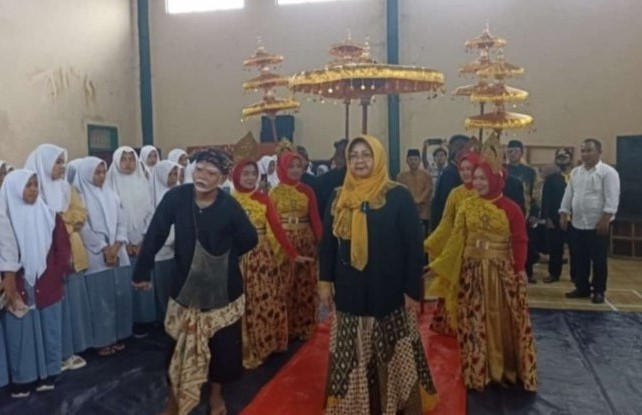 Reses Pendidikan, Itje Siti Dewi Kuraesin Kunjungi MA PUI Maja