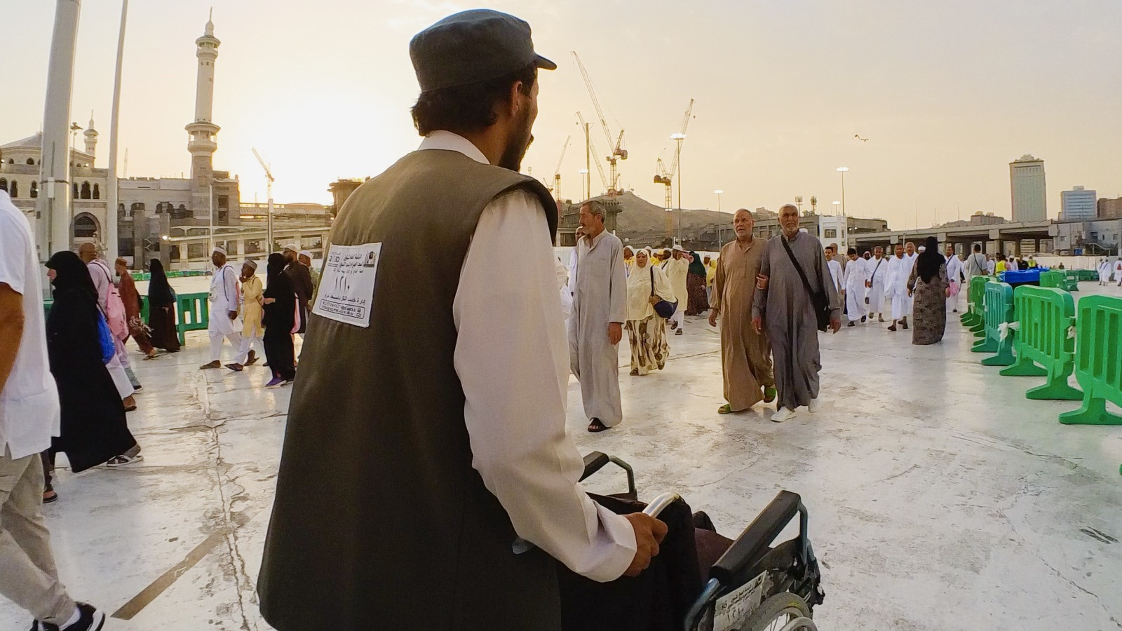 Imbauan Bagi Jamaah Haji Agar Pakai Jasa Kursi Roda Resmi di Masjidil Haram