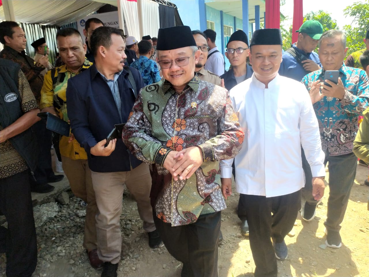 Disambut Atraksi Tapak Suci, Menteri Pendidikan Abdul Mu’ti Minta Sekolah Punya Distingsi