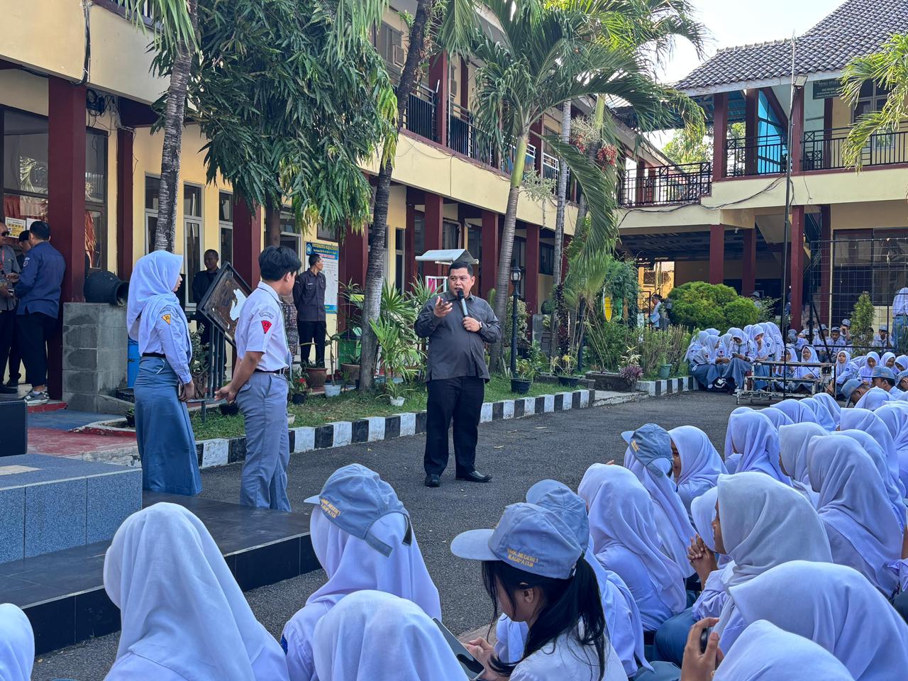 Bawaslu Majalengka Ajak Siswa SMK Kadipaten Jadi Pengawas Pemilu Muda Lewat Goes to School