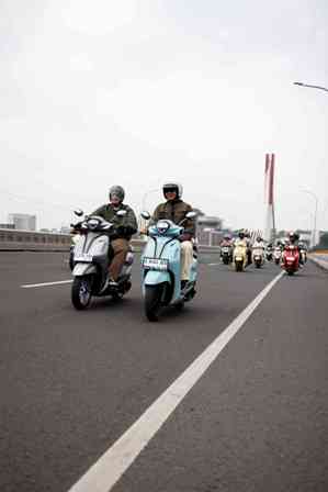 Art & Brew Vibes! Stylish On The Road Bikin Riding Semakin Aesthetic